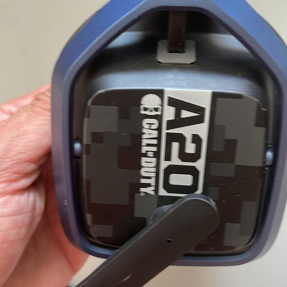 Call of Duty A20 wireless headset for PlayStation 4 and PC wires included - Picture 2 of 5